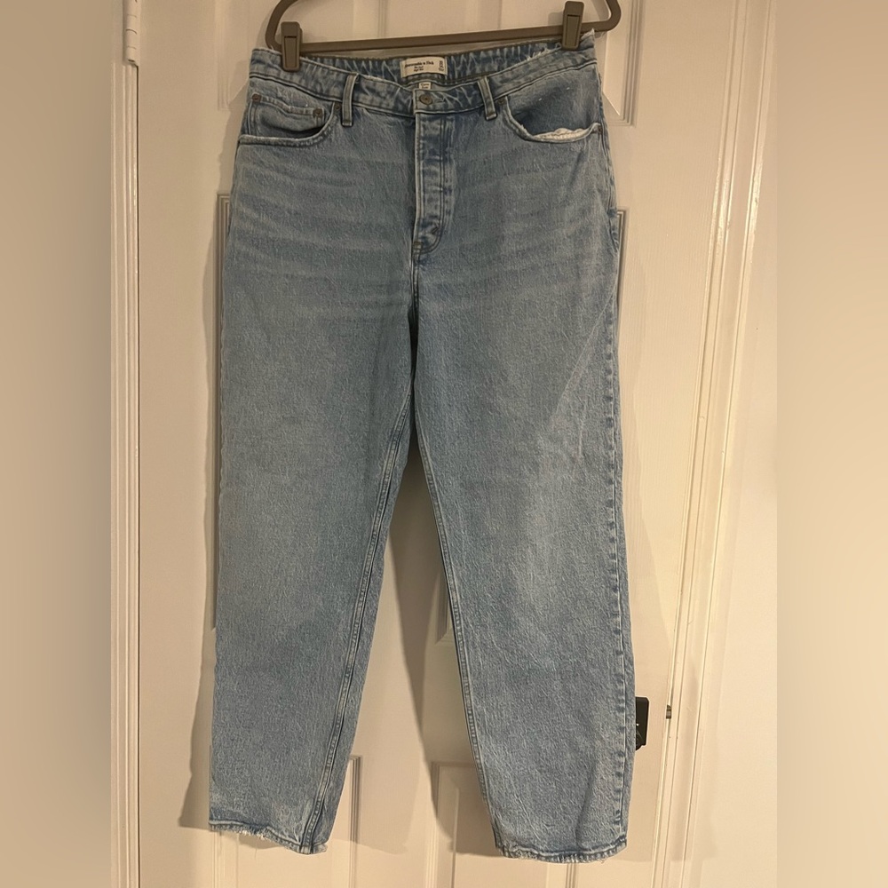 Abercrombie & Fitch A&F Jeans 
The Dad High Rise Curve Love size 32 / 14 EUC